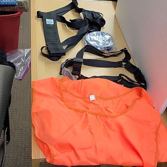 Large dog seat belt, harness, lead and night vest for the walker - Picture 1 of 6